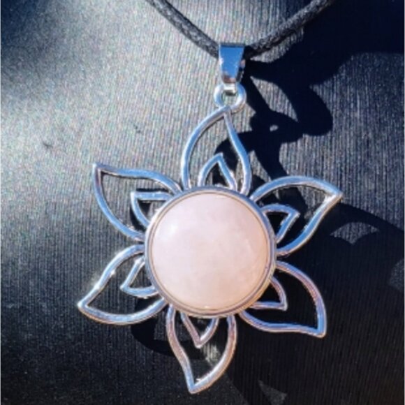 Rose Quartz Flower Necklace - Picture 3 of 4